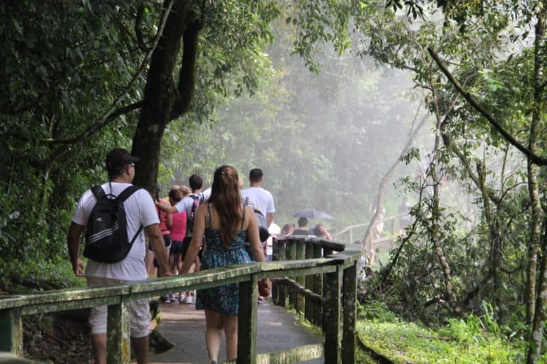 people on the esplanade 3, Jan.2016 (Cataratas de Iguazú)