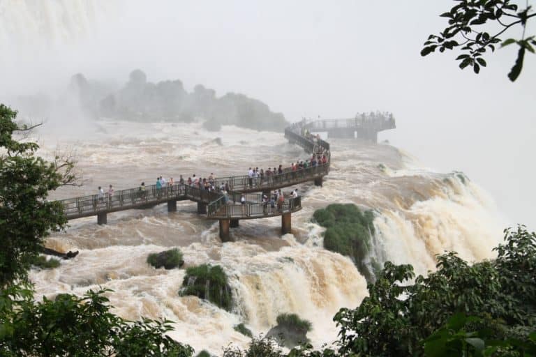 people on the esplanade 2, Jan.2016 (Cataratas de Iguazú)