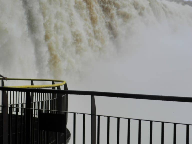 fence and water, Jan.2016 (Cataratas de Iguazú)