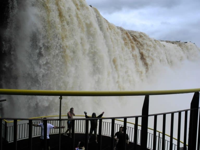 people on the esplanade 4, Jan.2016 (Cataratas de Iguazú)