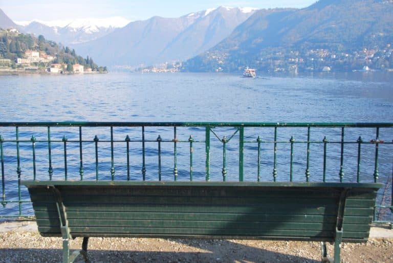 Italia, Cernobbio – panchina sul lago, gennaio 2013 (Lombardia)