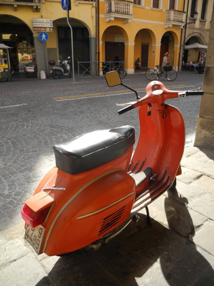 イタリア、パドヴァ－べスパ 2011年 (ヴェネト)