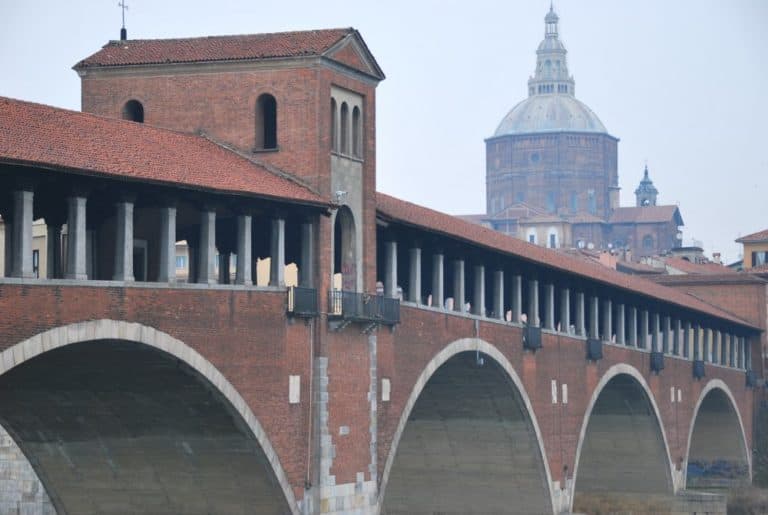 Un ponte in bello stile a Pavia