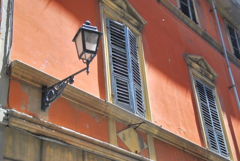 Italy, Piacenza – typical windows, June 2013 (Emilia-Romaña)