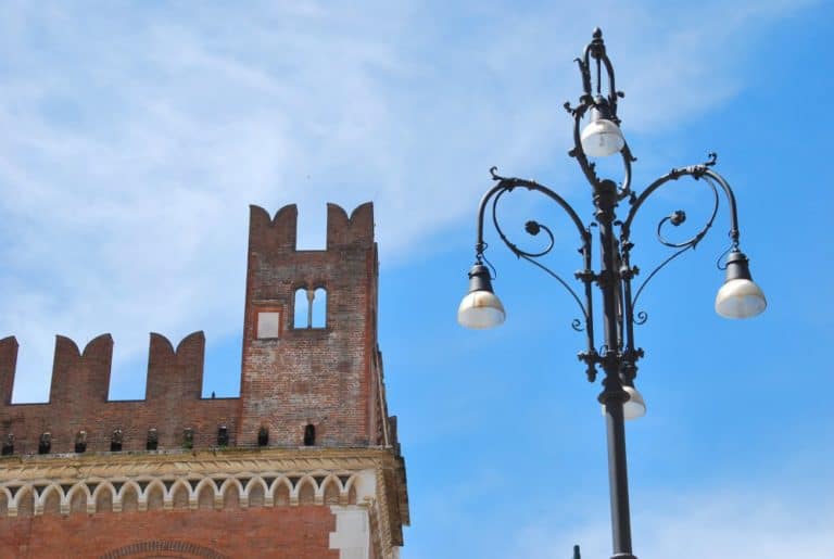 Italy, Piacenza – street lamp, June 2013 (Emilia-Romaña)