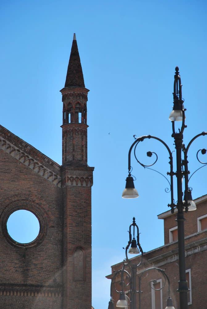 Italy, Piacenza – round window, June 2013 (Emilia-Romaña)