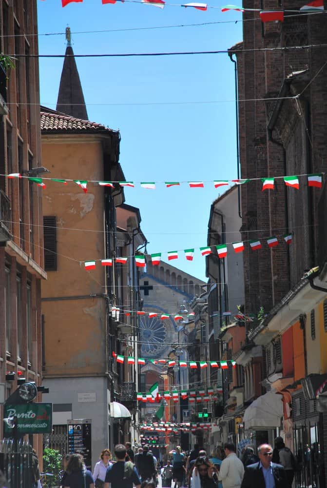 Italy, Piacenza – bustle, June 2013 (Emilia-Romaña)