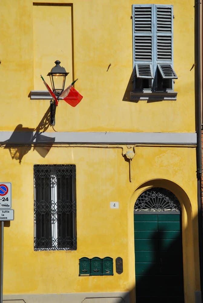 Italy, Piacenza – yellow house, June 2013 (Emilia-Romaña)