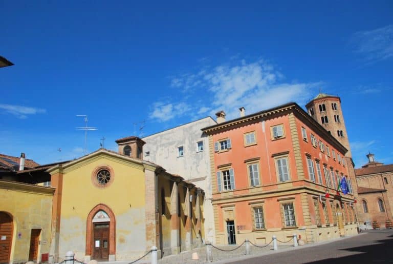Italy, Piacenza – blue sky, June 2013 (Emilia-Romaña)