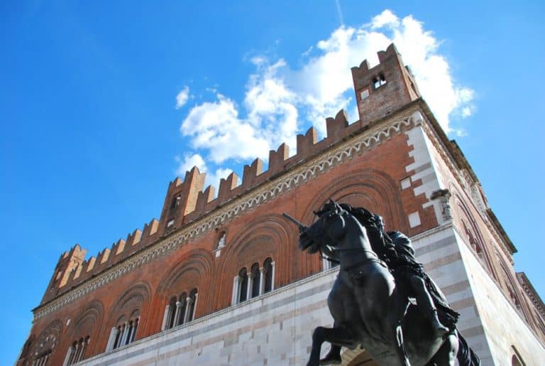 Italy, Piacenza – looking up, June 2013 (Emilia-Romaña)