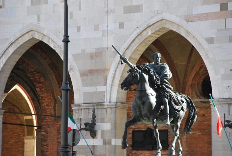 Italy, Piacenza – stature, June 2013 (Emilia-Romaña)