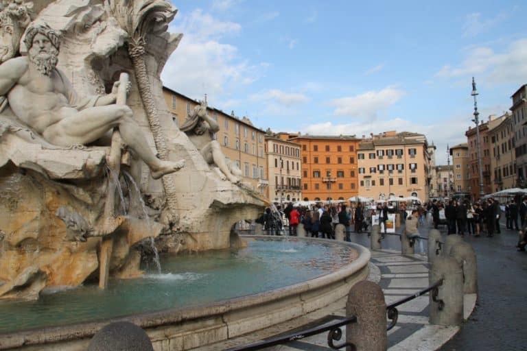 イタリア、ローマ－噴水と人々 2013年11月 (ローマ)