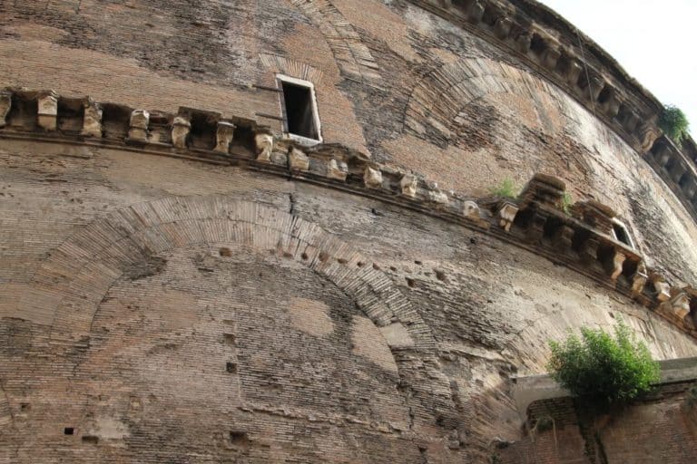イタリア、ローマ－パンテオンの壁 2013年11月 (ローマ)
