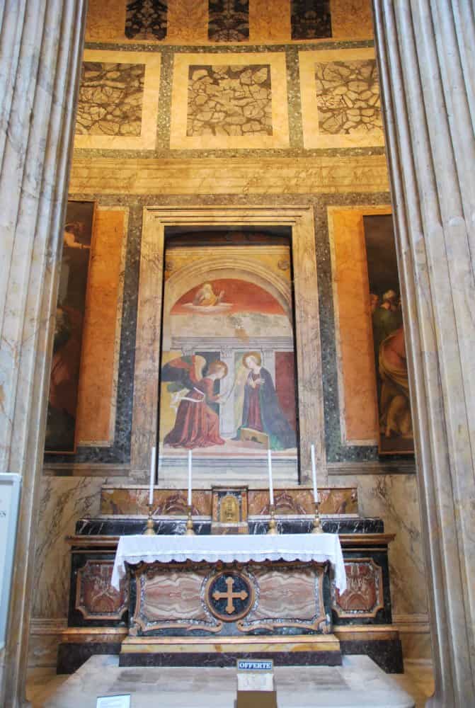 Italy, Rome – alter in Pantheon, Nov.2013 (Rome)