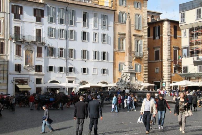 Italy, Rome – people in square, Nov.2013 (Rome)