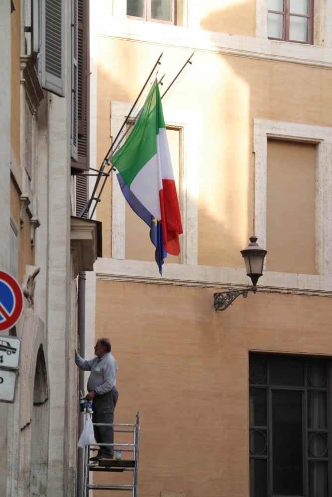 Italy, Rome – flag and man, Nov.2013 (Rome)