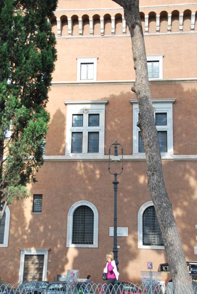 Italy, Rome – tree and building, Nov.2013 (Rome)