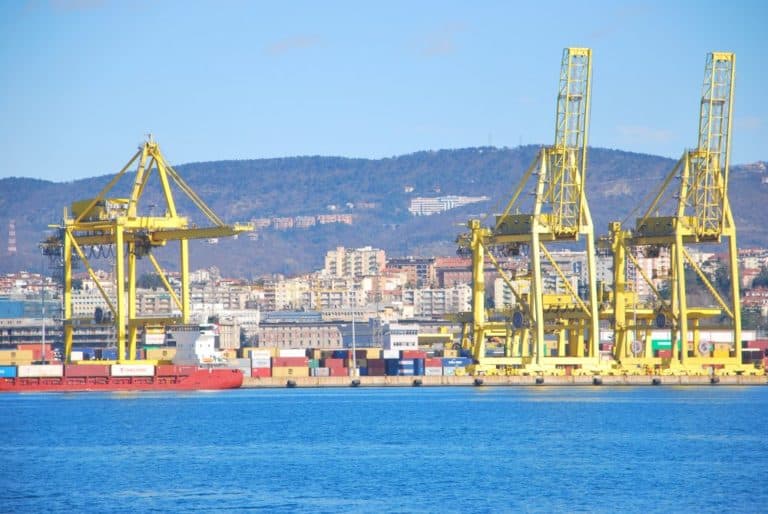 Italy, Trieste – blue and yellow, Feb. 2014 (Trieste)
