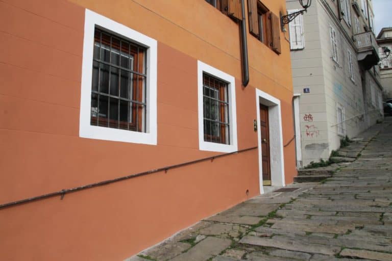 Italy, Trieste – slope with red house, Feb. 2014 (Triest)