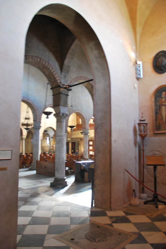Italy, Trieste – arch in church, Feb. 2014 (Trieste)