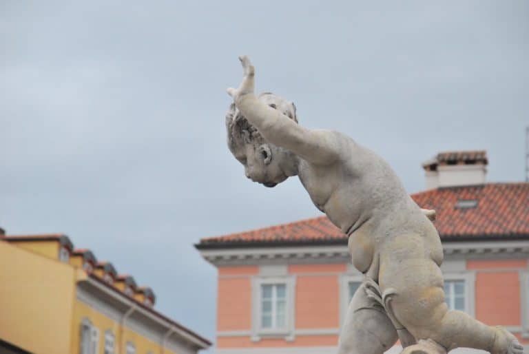Italy, Trieste – statue of a child, Feb. 2014 (Trieste)