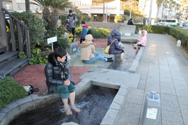 日本、伊豆熱川－足湯 2013年12月 (伊豆)