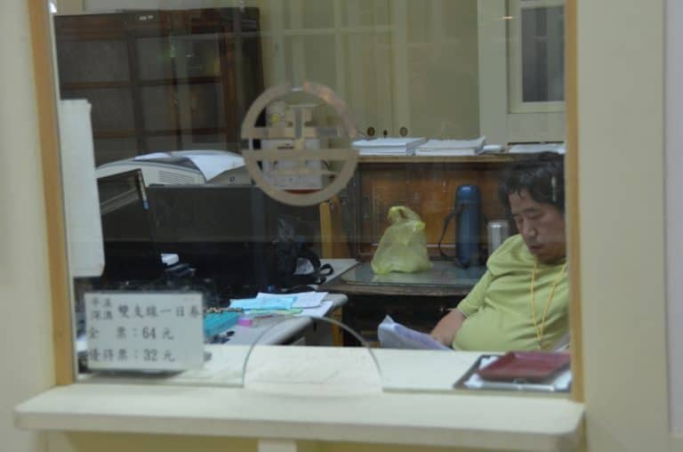 Jingtong – station attendant, May 2015