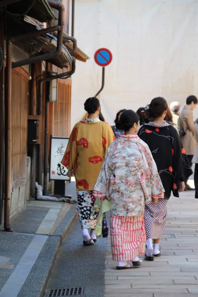 Higashiyama – persone in kimono, Mar.2016 (Kanazawa)