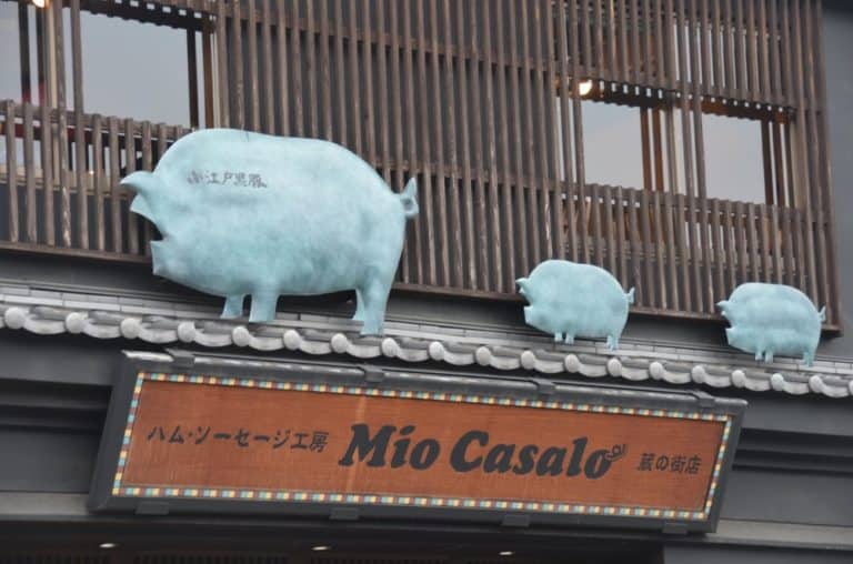 Japan, Kawagoe – pigs, Dec.2013