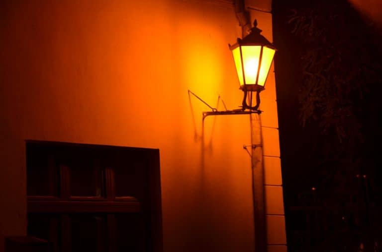 Lituania, Klaipeda – lampione di notte, sett. 2014 (Klaipeda)