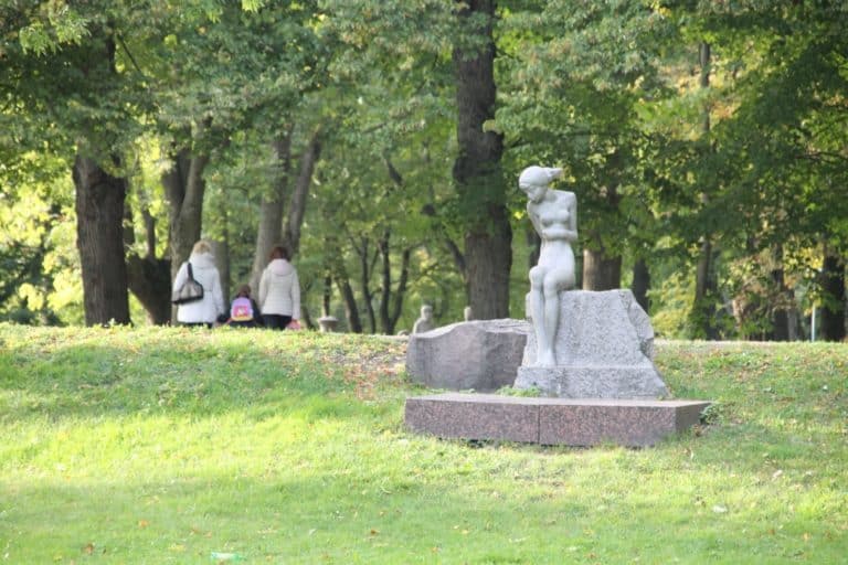Lituania, Klaipeda – gente nel parco, sett. 2014 (Klaipeda)
