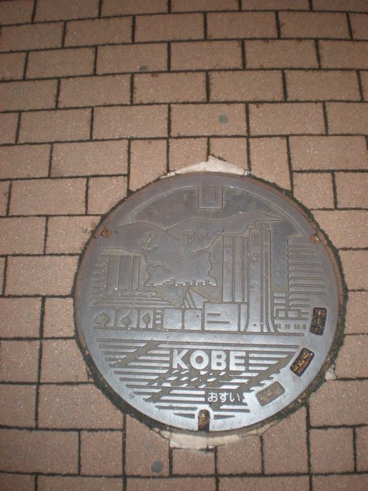 Japan, Kobe – manhole, apr. 2013