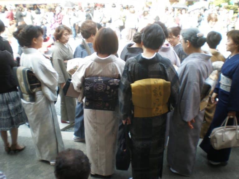 Japan, Kotohira – kimono, Apr. 2013