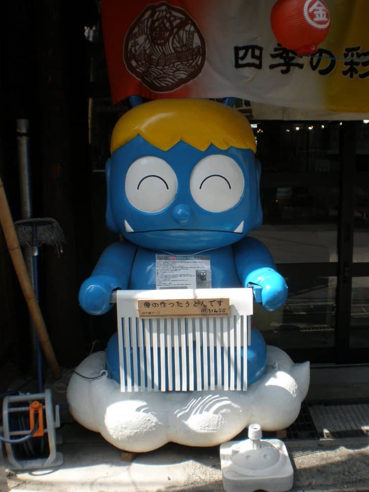 Giappone, Kotohira – simpatico personaggio, aprile 2013