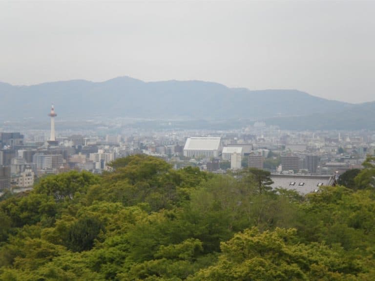 Giappone, Kyoto – montagne all’orizzonte, aprile 2013 (Kyoto)