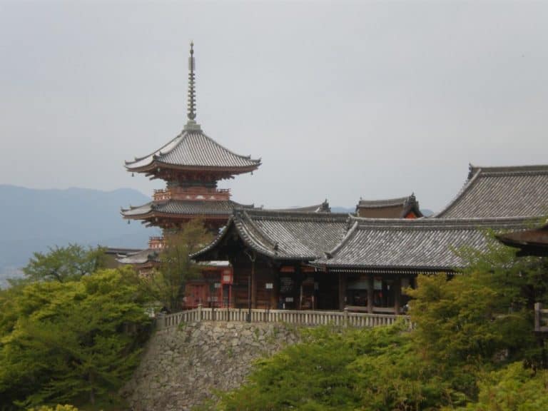 Japan, Kyoto – awesome building, Apr. 2013 (Kyoto)