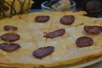 Italy-Sardinia-Stintino-La Pelosa-pizza-Pane Carasau