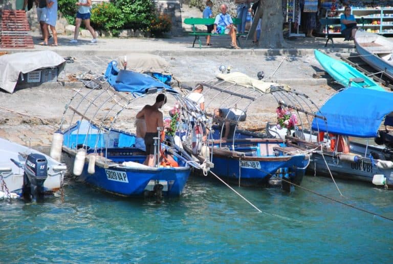 Italia, Lago Maggiore – barche blu, agosto 2013 (Piemonte)