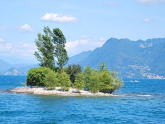イタリア、マッジョーレ湖－青い舟 2013年8月