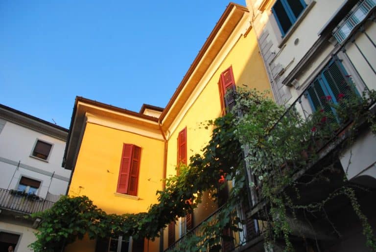 Italia, Lago Maggiore, Laveno – giallo, agosto 2013 (Piemonte)