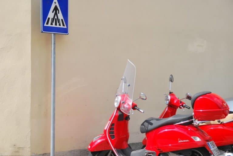 Italia, Lago Maggiore, Laveno – rosso, agosto 2013 (Piemonte)