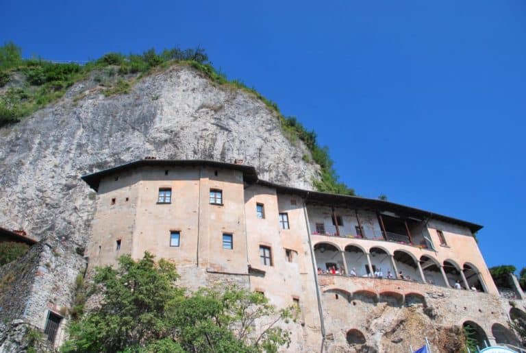 Italia, Lago Maggiore, Santa Caterina – cielo azzurro, agosto 2013 (Piemonte)