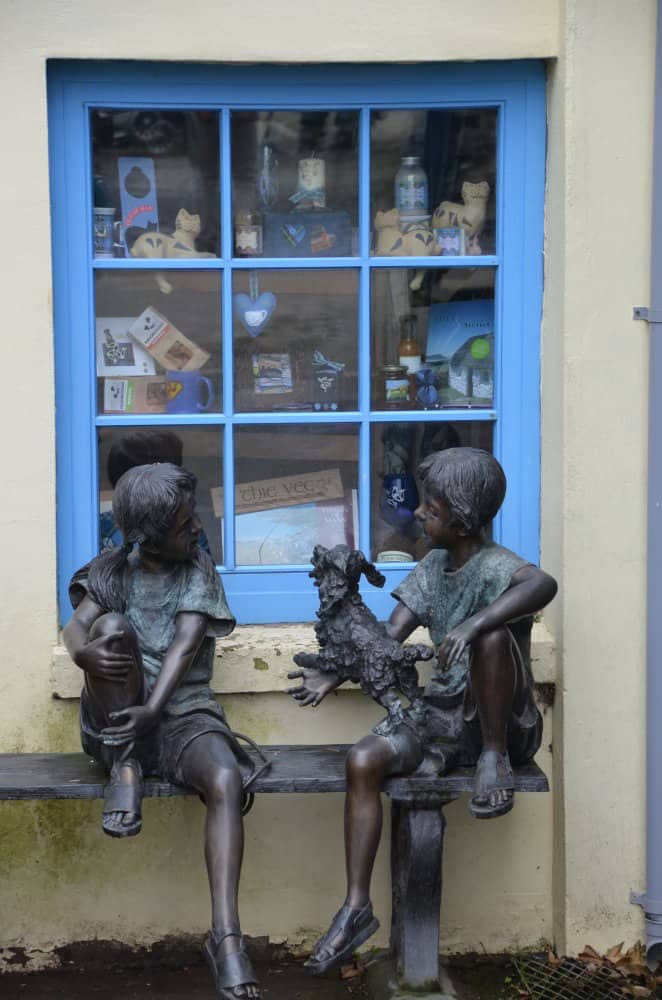 Isle of Man, Laxey – blue window, May 2014 (Isla de Man)