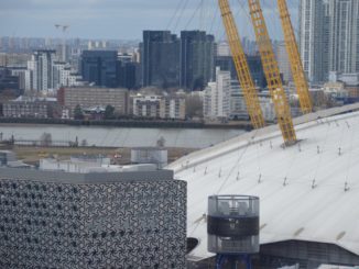 Inghilterra, Londra, O2  – due palazzi, mar.2014