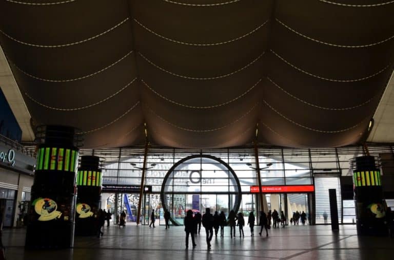 イングランド、ロンドン、O2－入り口 2014年3月 (ロンドン)