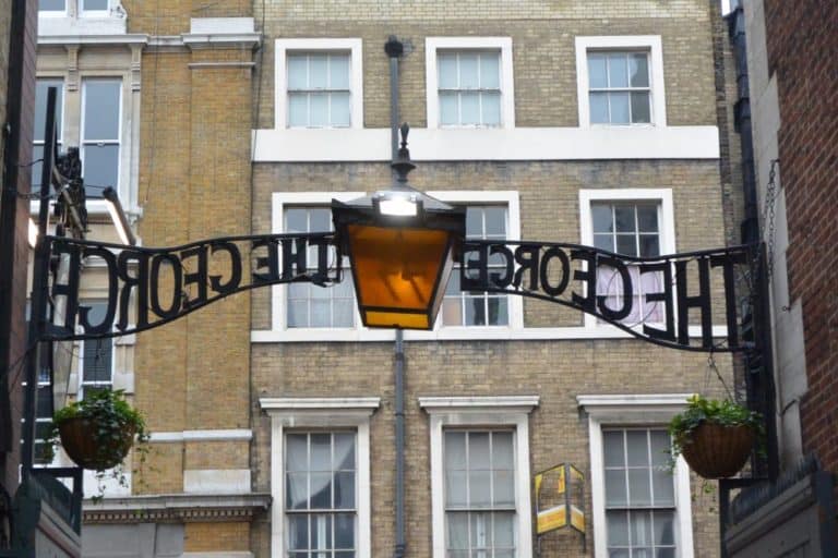 イングランド、ロンドン－街灯と窓 2013年12月 (ロンドン)