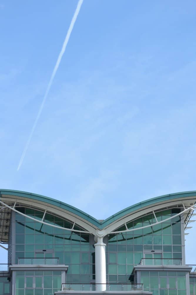 イングランド、ロンドン－飛行機雲 2013年4月 (ロンドン)