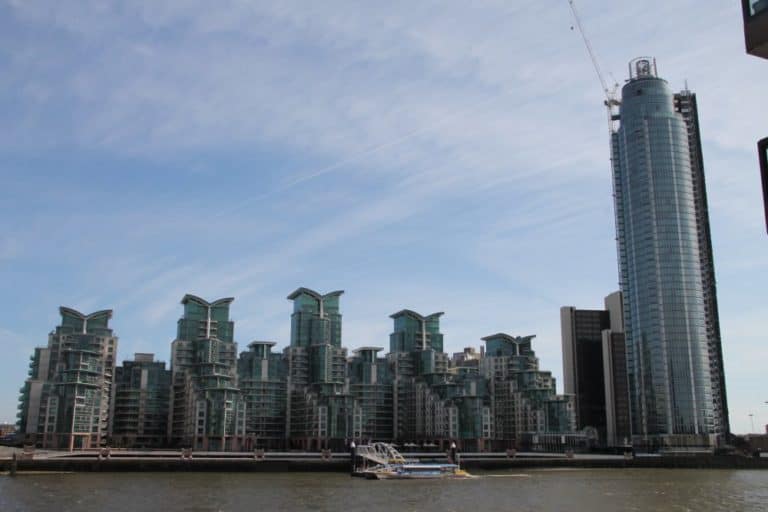 イングランド、ロンドン－建物と空 2013年4月 (ロンドン)