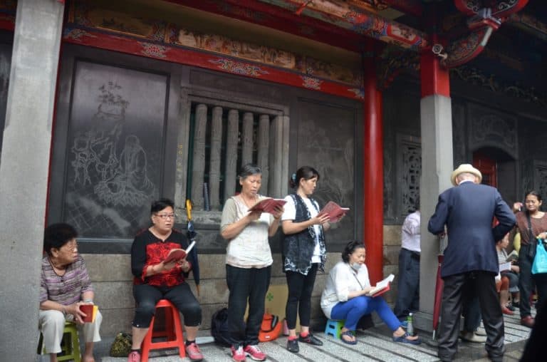 Longshan Temple – sing, May 2015 (Taipei)