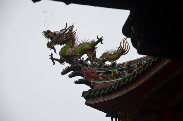 Longshan Temple – dragon, May 2015 (Taipei)